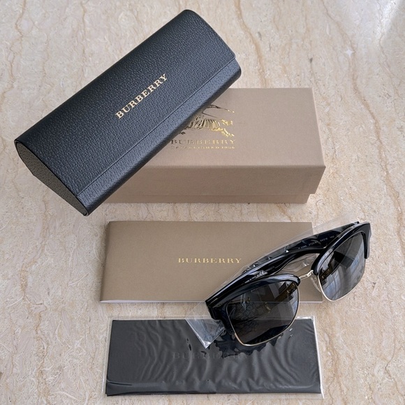 NWT Authentic Burberry Sunglasses. Made in Italy❤️ - Picture 3 of 9